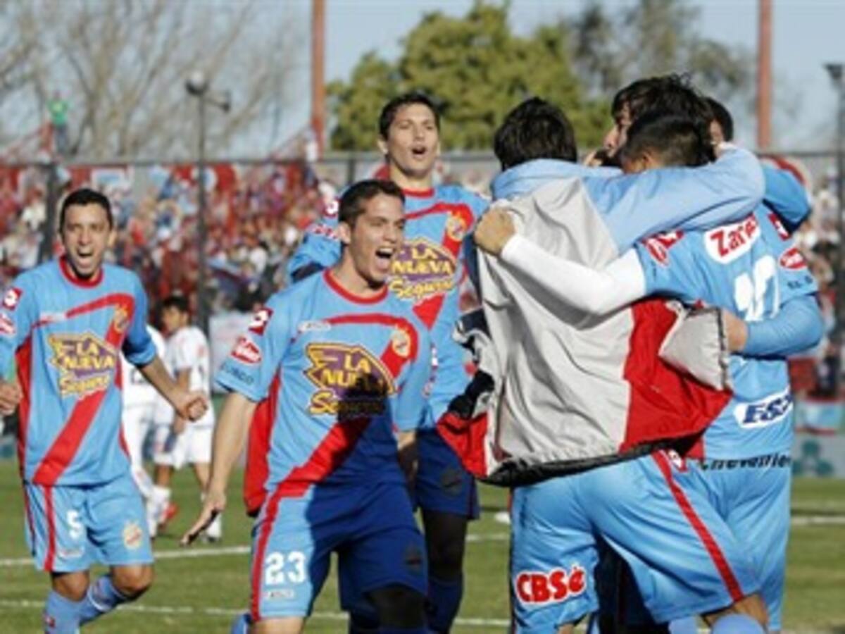 Arsenal, con Carlos Carbonero, alcanzó título del fútbol argentino