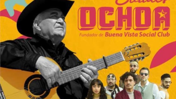 Puerto Candelaria y Eliades Ochoa fundador de Buena Vista Social Club juntos en escenario en Bogotá
