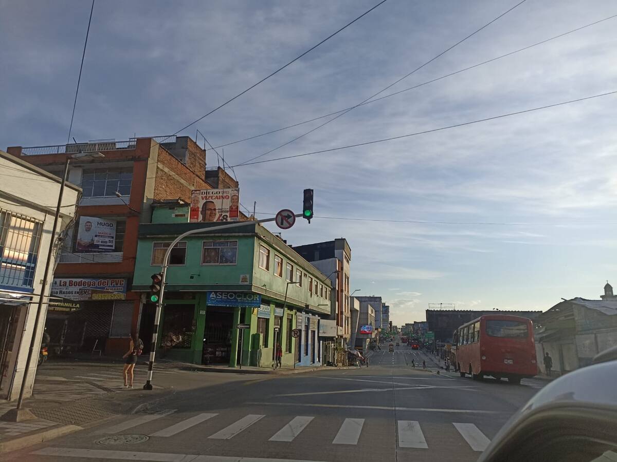 ¿Cuál fue la afectación para el comercio por el día sin carro y sin moto en Armenia?