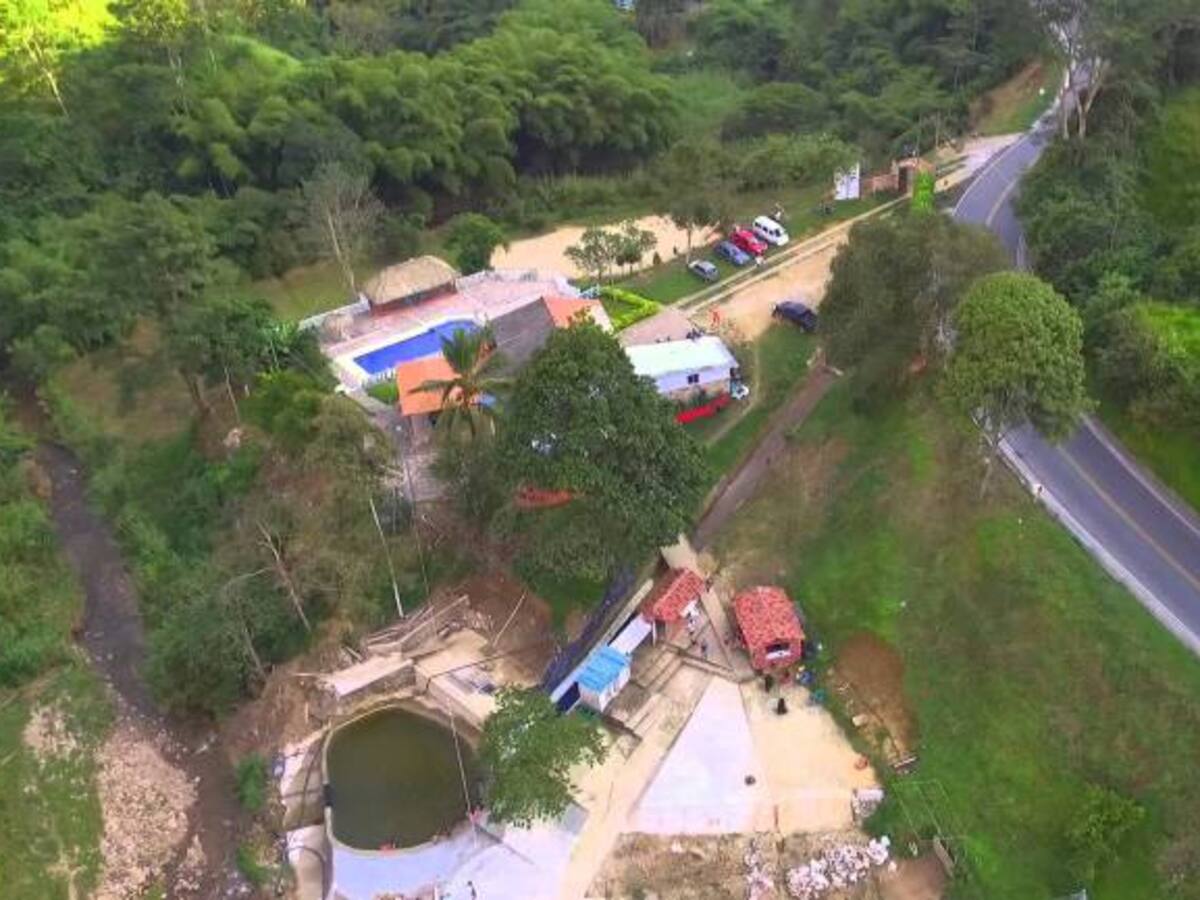 Manifestantes cierran el paso por la vía al mar