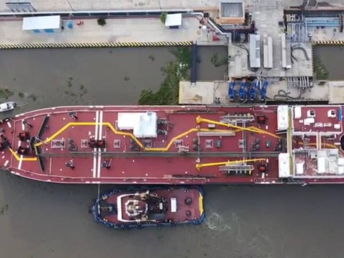Petromag cargó 10.600 toneladas de asfalto en Puerto de Barranquilla