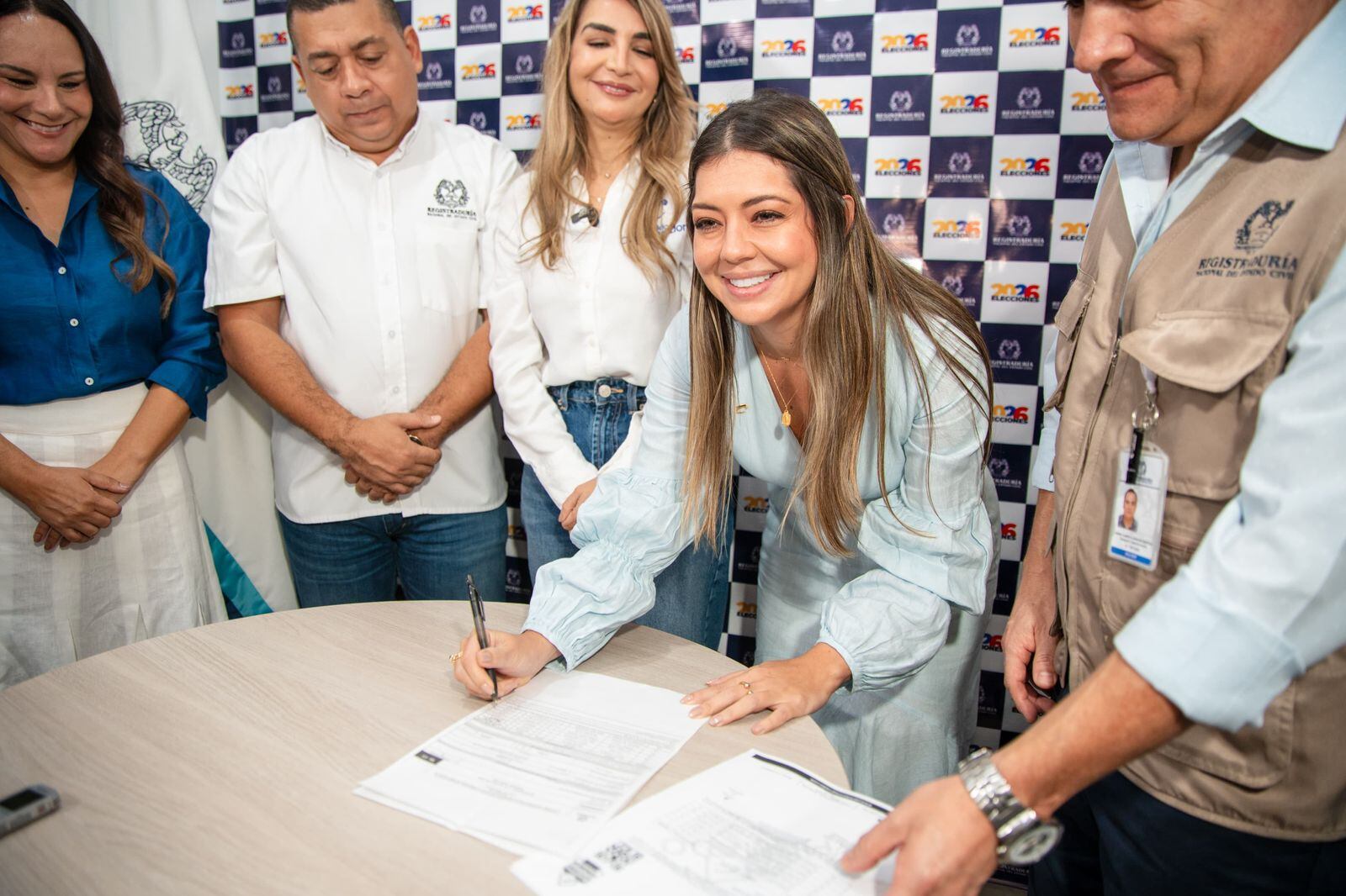 Juliana Aray oficializa su candidatura a la Cámara por Bolívar