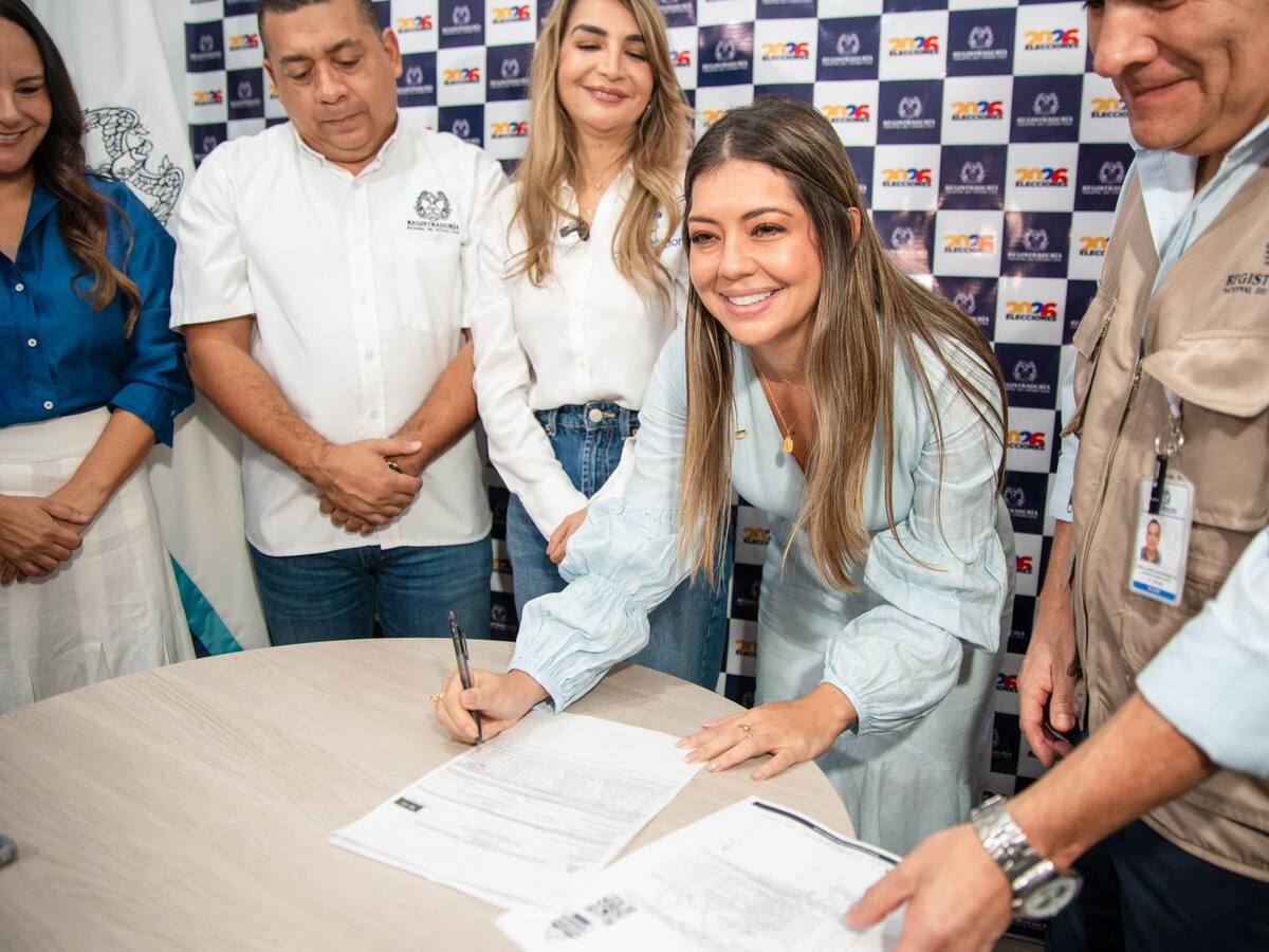 Juliana Aray oficializa su candidatura a la Cámara por Bolívar