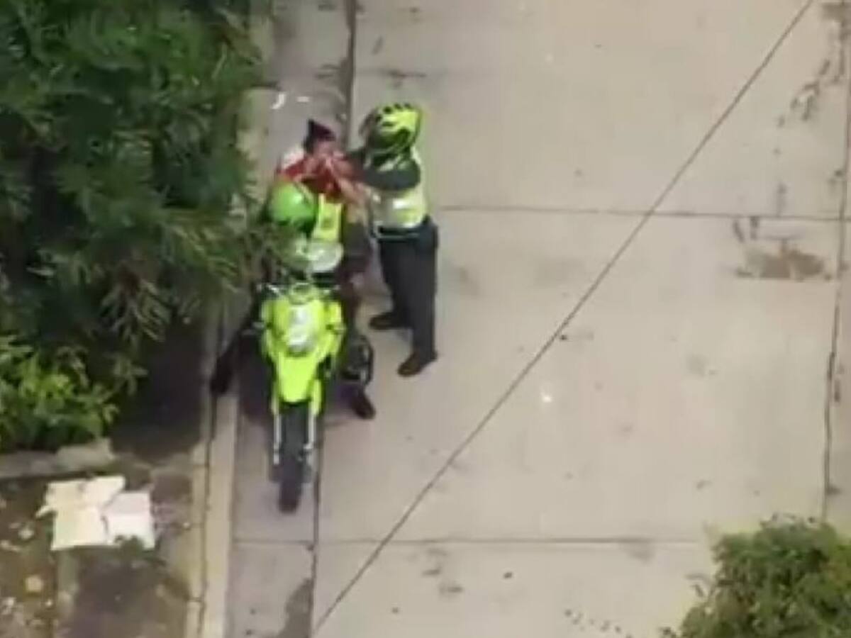 Con seguimiento por drone, capturan a expendedora de drogas en Las Américas