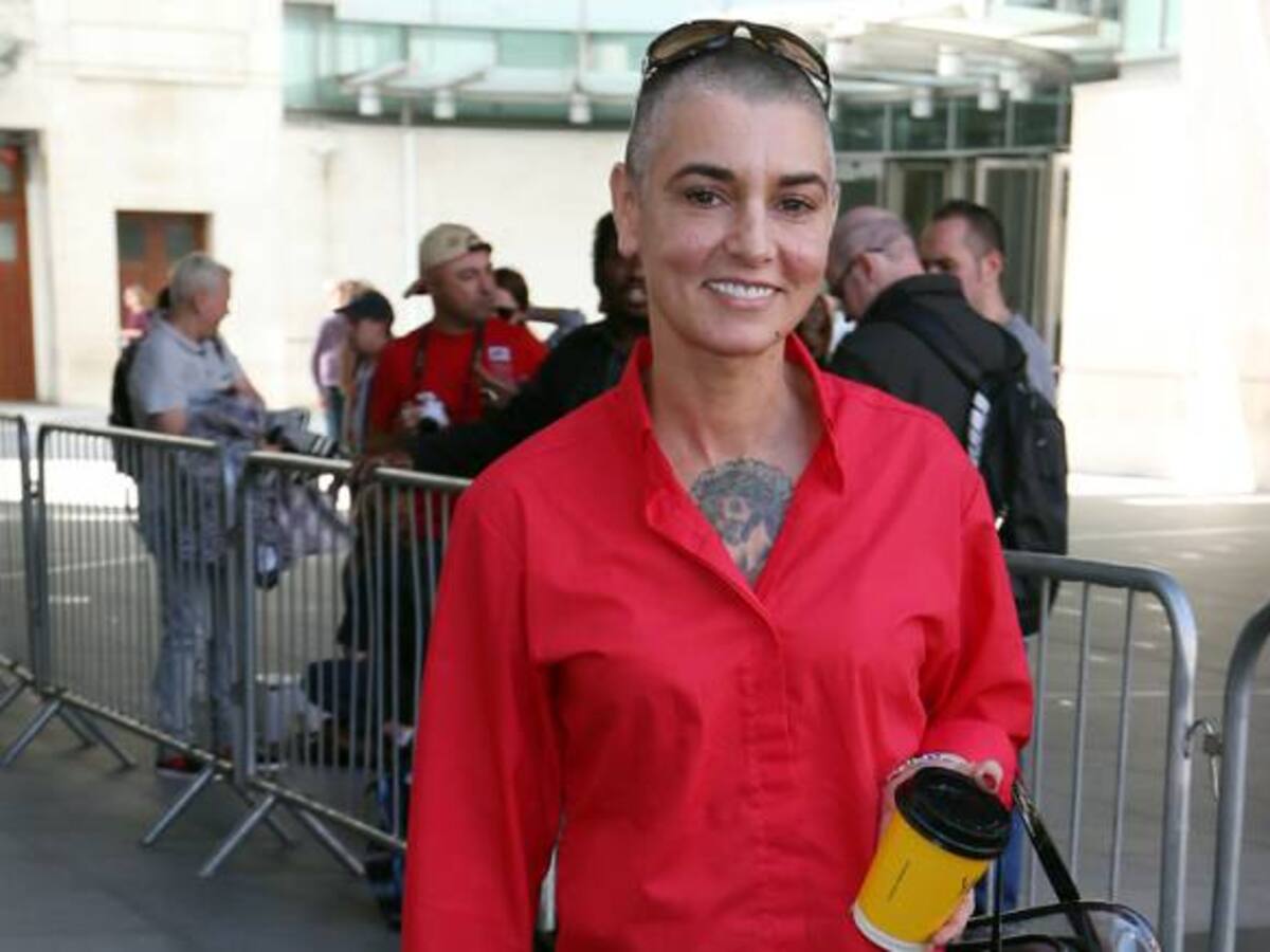 Cantante Sinéad O'Connor recibe ayuda médica tras publicar una nota suicida