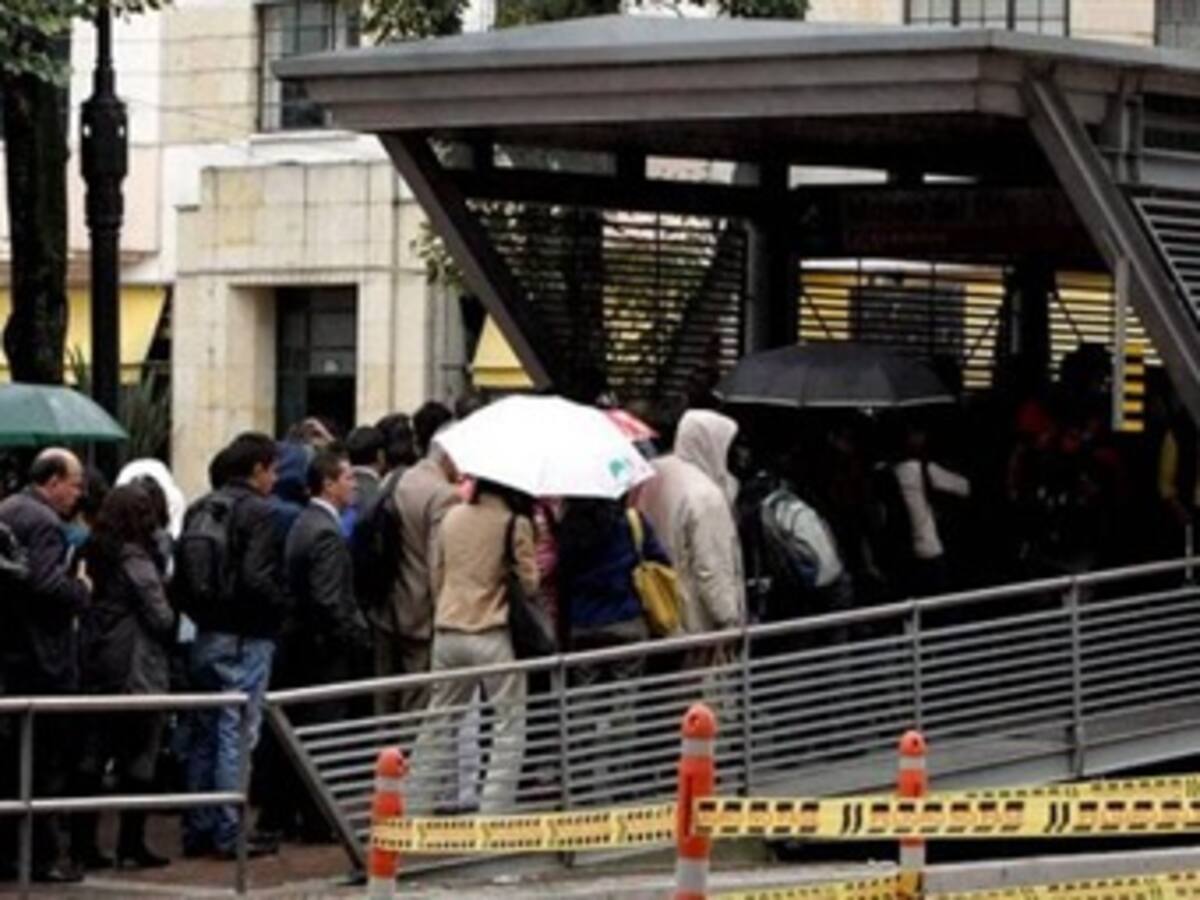 Juez urge al Distrito planes que protejan dignidad de mujer en Transmilenio