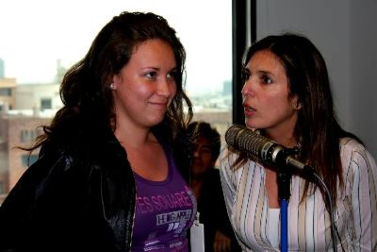 Invitada y Clara Estrada en La Ventana del 8 de abril.