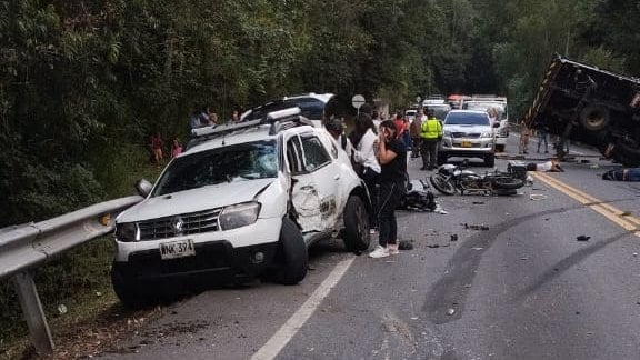 Accidente en la vía al Llano, kilómetros adelante del municipio de Chipaque. Imagen tomada de @VConcesionadas