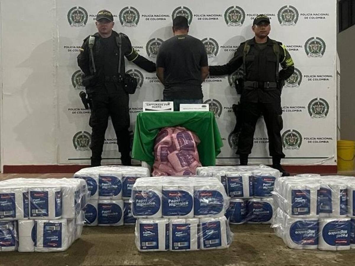 Capturaron a un hombre por hurtar servilletas de tractomula volcada en Bolívar