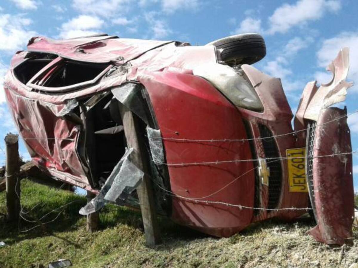 Conductor se salvó de milagro tras grave accidente en la vía Paipa-Tunja