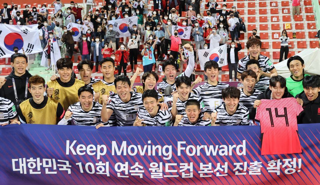 Los jugadores de Corea del Sur festejan su clasificación al Mundial de Qatar.