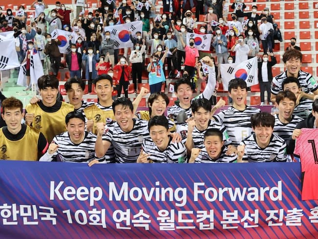 Los jugadores de Corea del Sur festejan su clasificación al Mundial de Qatar.