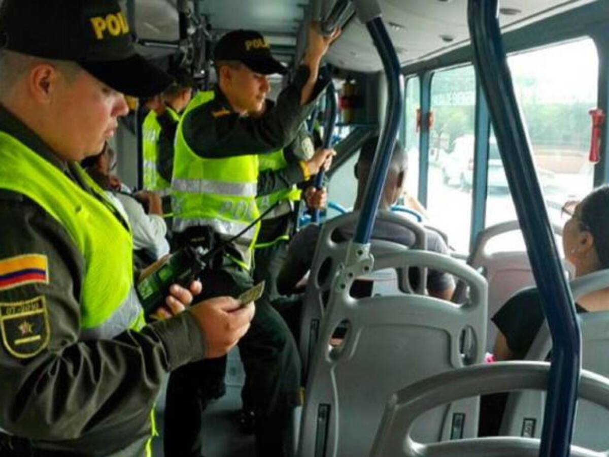 15 capturados, incautación de armas y estupefacientes en estaciones del MIO