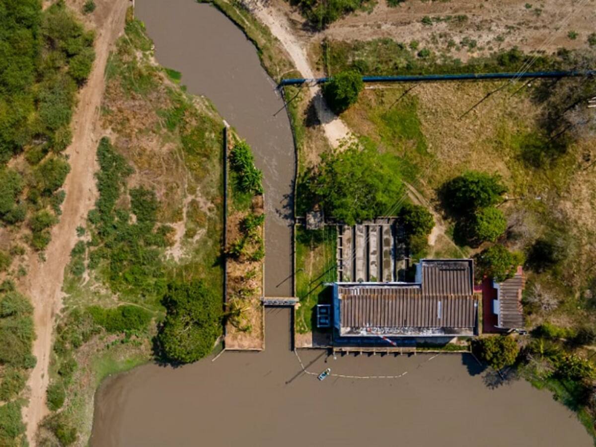 Más de 100 barrios de Cartagena sin agua por impacto de algas en captación del acueducto
