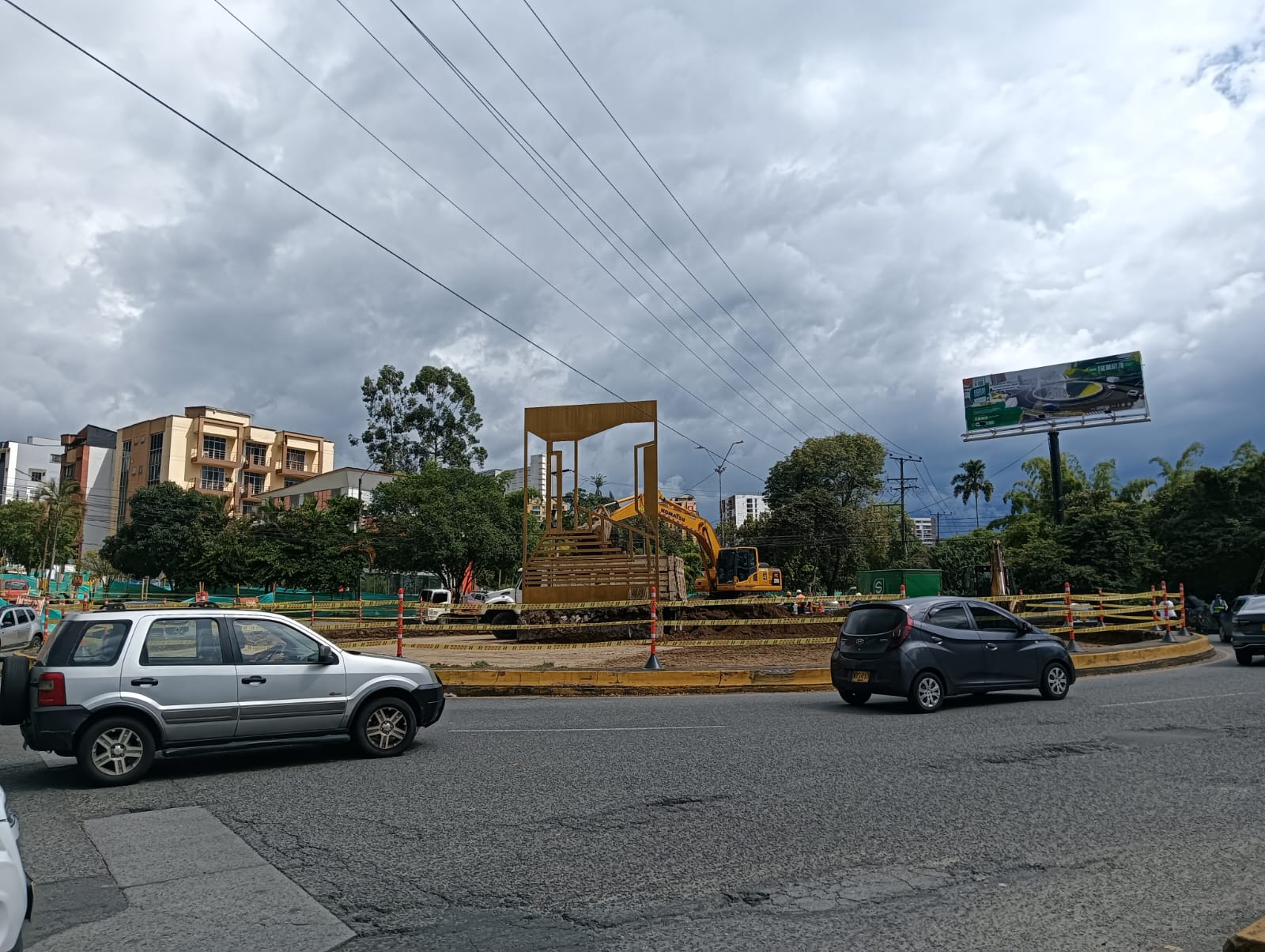 Avanzan obras de construcción del deprimido en la glorieta de bomberos en Armenia. Foto: Adrián Trejos