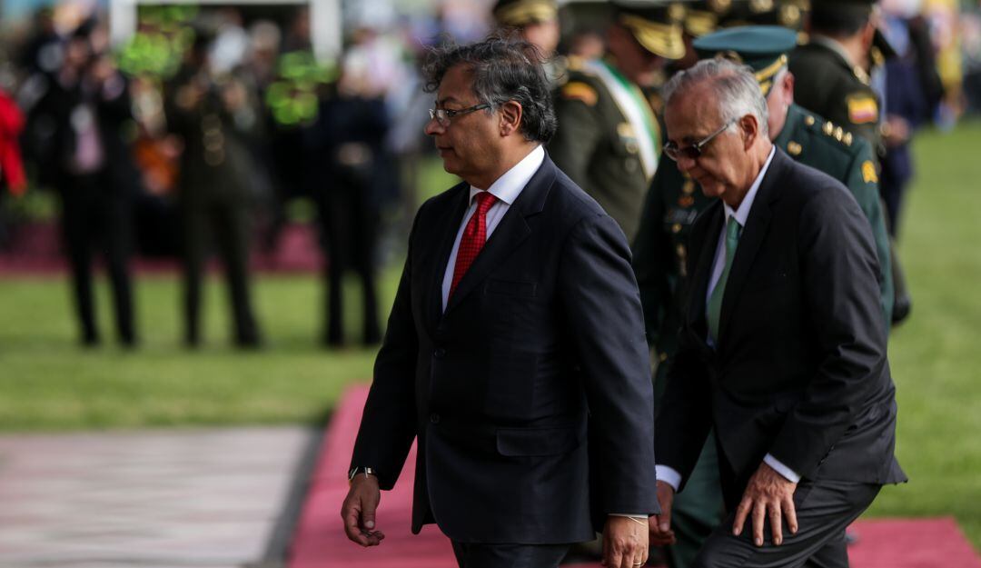 El presidente de la República, Gustavo Petro y el ministro de defensa Iván Velásquez.