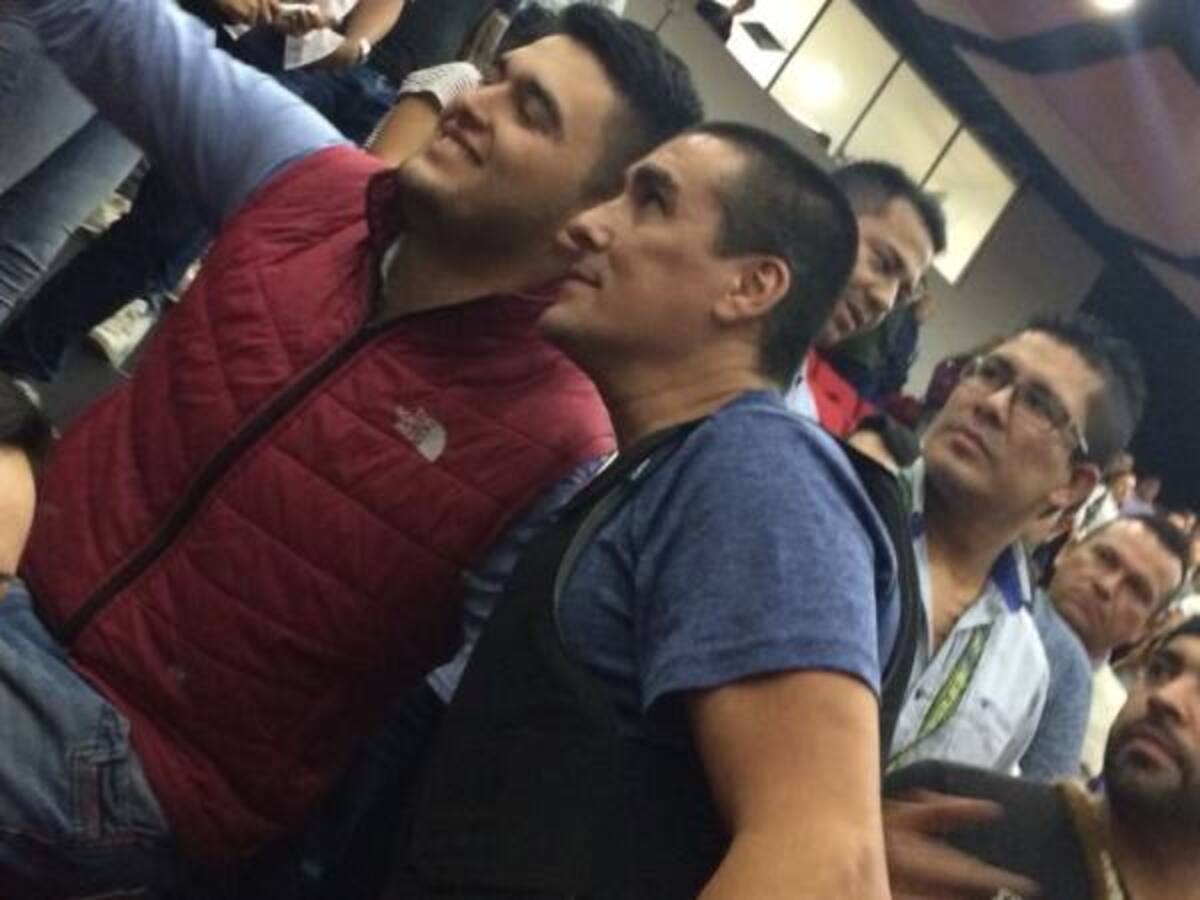 En medio de ovaciones y usando chaleco anti balas fue homenajeado Matador