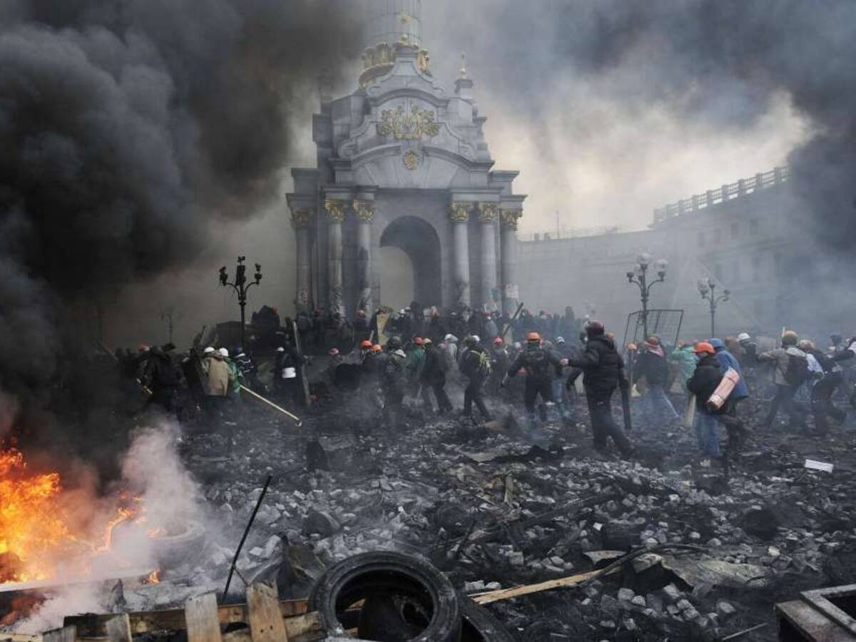 Disturbios en Ucrania dejan más de 100 muertos
