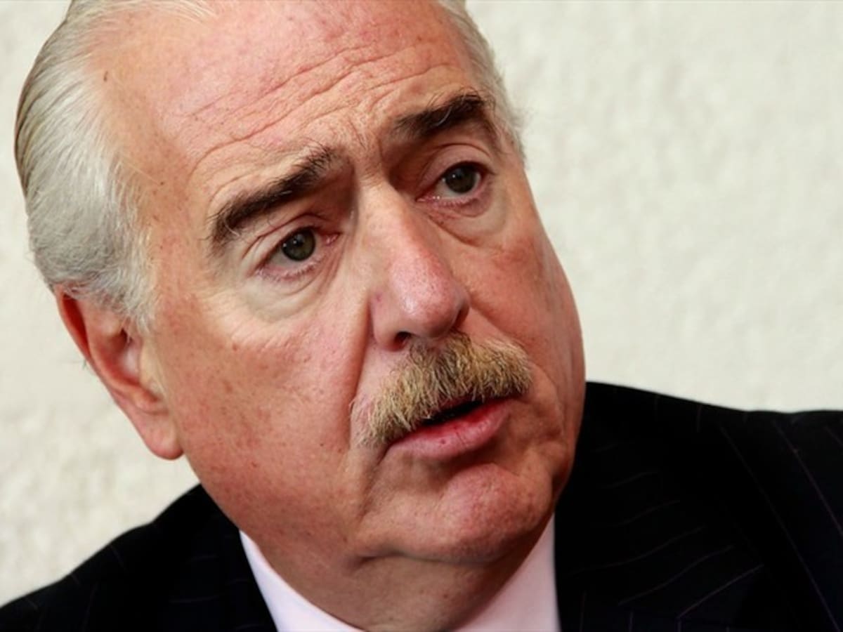 Santos debe considerar la posibilidad de renunciar: Pastrana