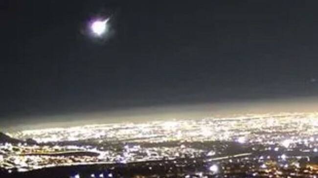 Video: El paso de un meteoro iluminó el cielo de Argentina y Chile