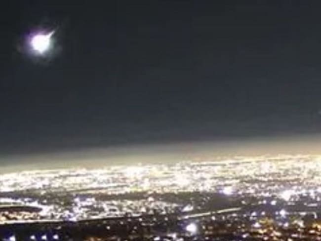 Video: El paso de un meteoro iluminó el cielo de Argentina y Chile