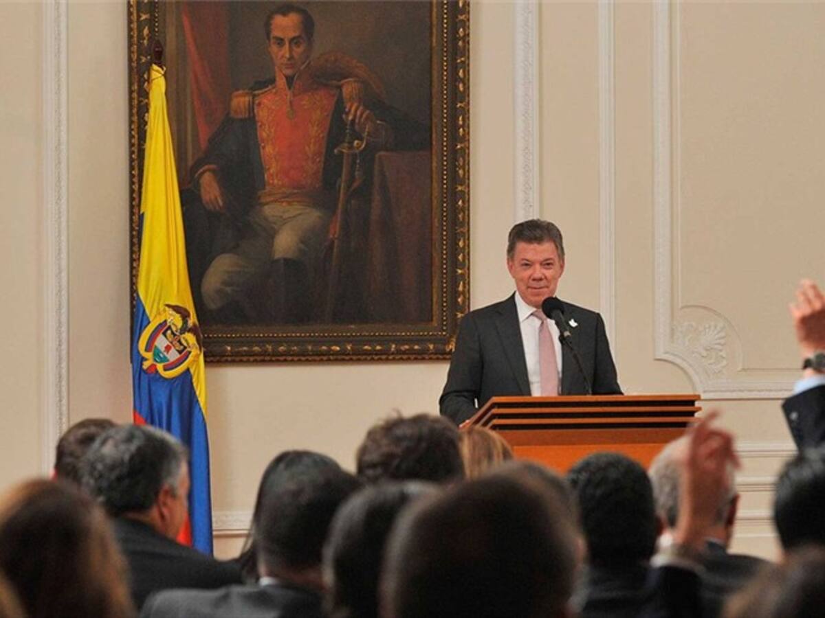 Cualquier cosa que suceda en Venezuela, repercute en Colombia: Santos