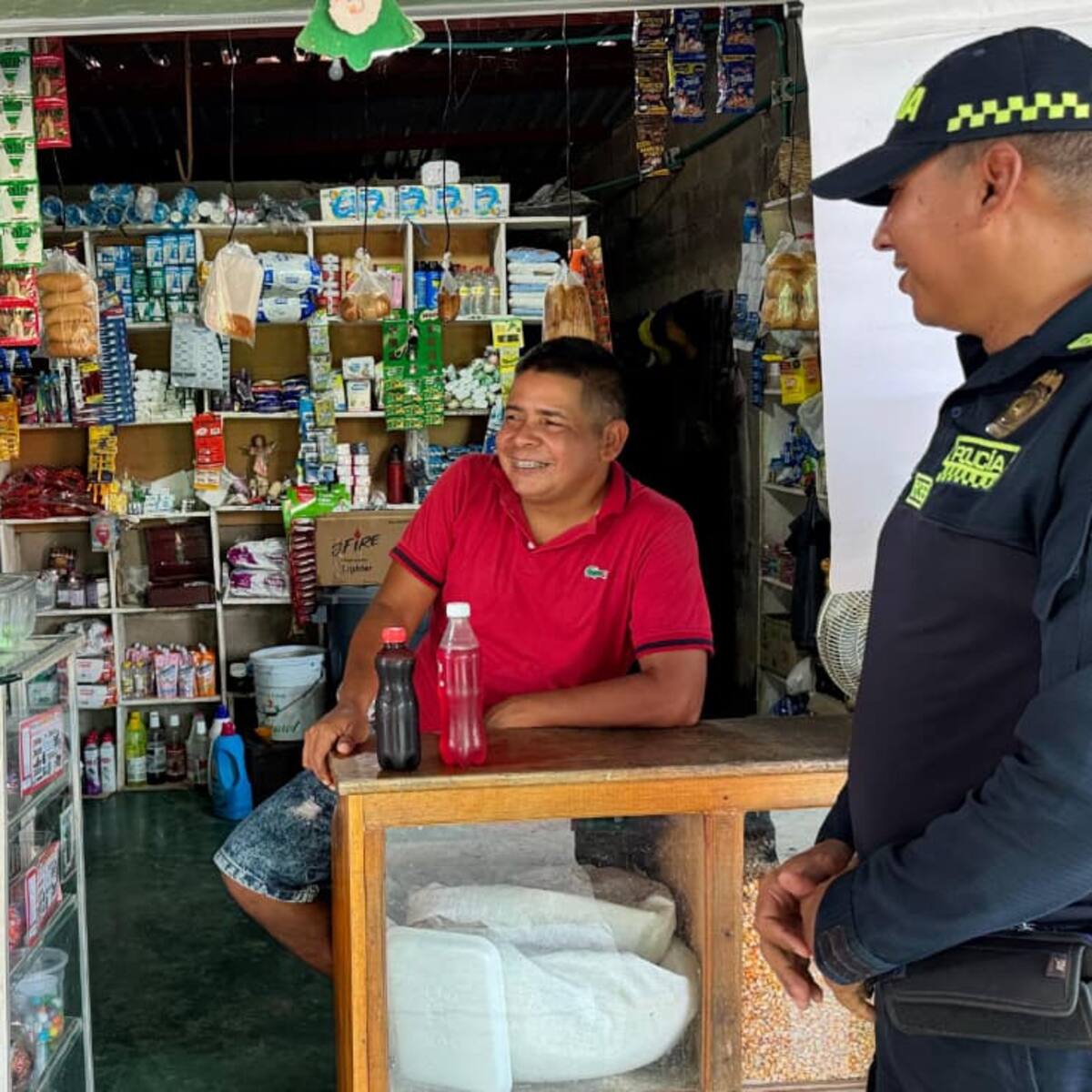 Policía fortalece lazos de confianza con finqueros y comerciantes en El Retiro, Magangué