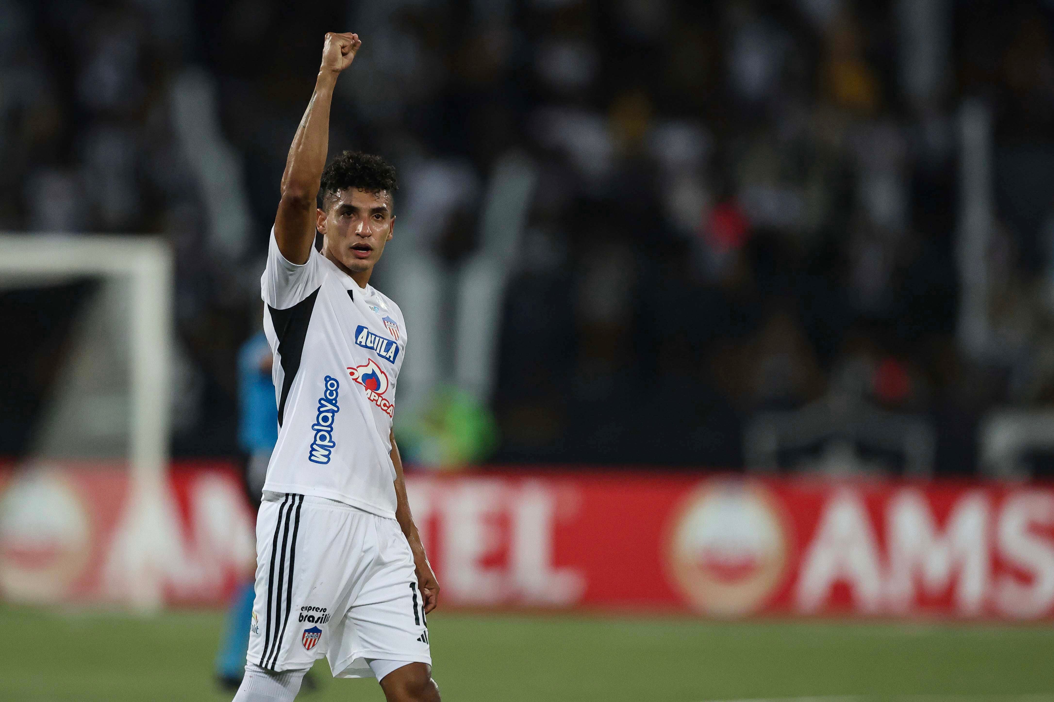 Gabriel Fuentes, lateral izquierdo del Junior. (Photo by Daniel Castelo Branco/Getty Images)
