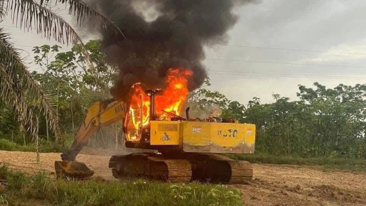 Quema de maquinaria amarilla en Zaragoza es calificada como acción provocadora para el paro minero