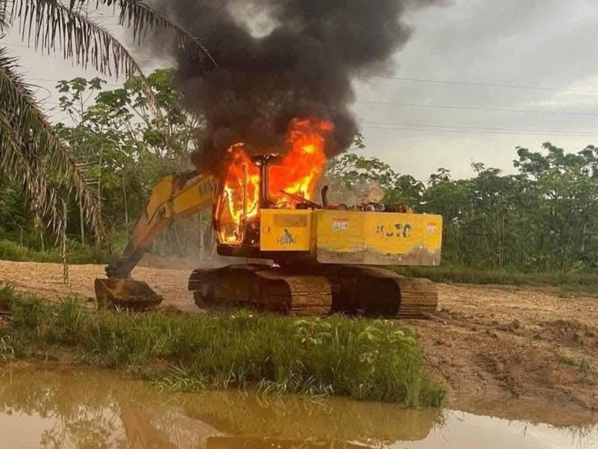 Quema de maquinaria amarilla en Zaragoza es calificada como acción provocadora para el paro minero