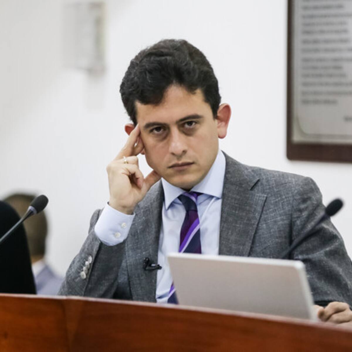 El presidente Petro aceptó la renuncia del ministro de Comercio, Luis Carlos Reyes