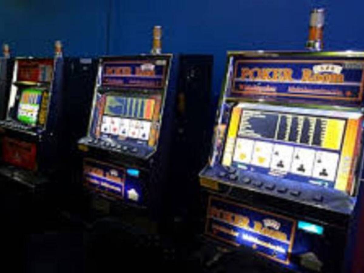 Policía y Coljuegos decomisan máquinas tragamonedas en casinos del Valle