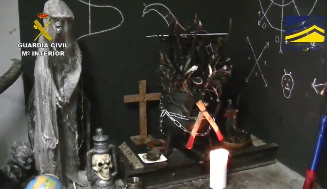 Las autoridades españolas no sólo encontraron joyas, relojes de lujo y vehículos de alta gama. También un cuarto con elementos de brujería.