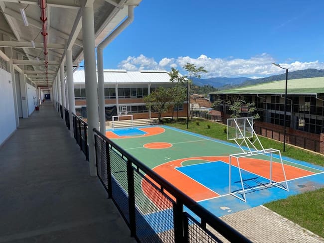 Institución Educativa Técnica San Luis de Garagoa / Caracol Radio.