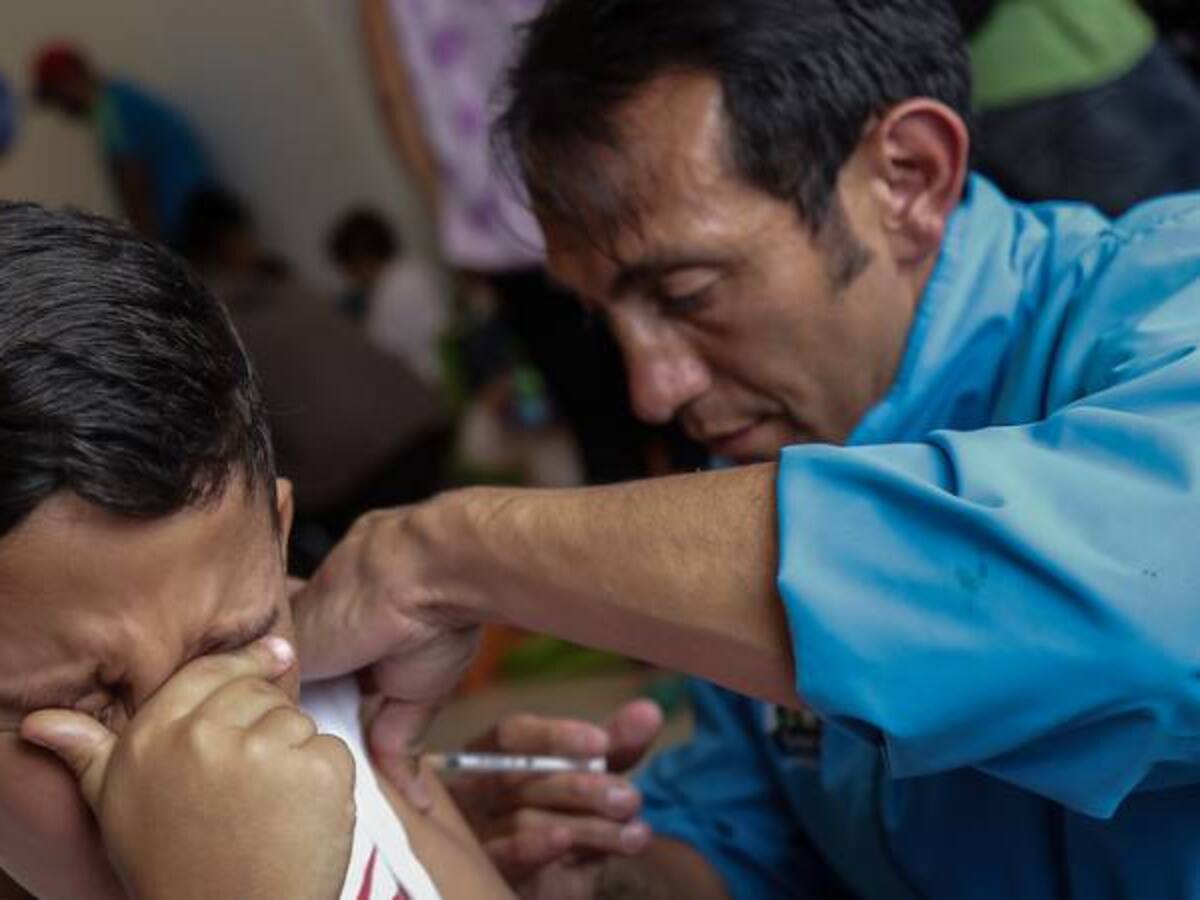 Aumentan jornadas de vacunación para niños venezolanos en Bogotá