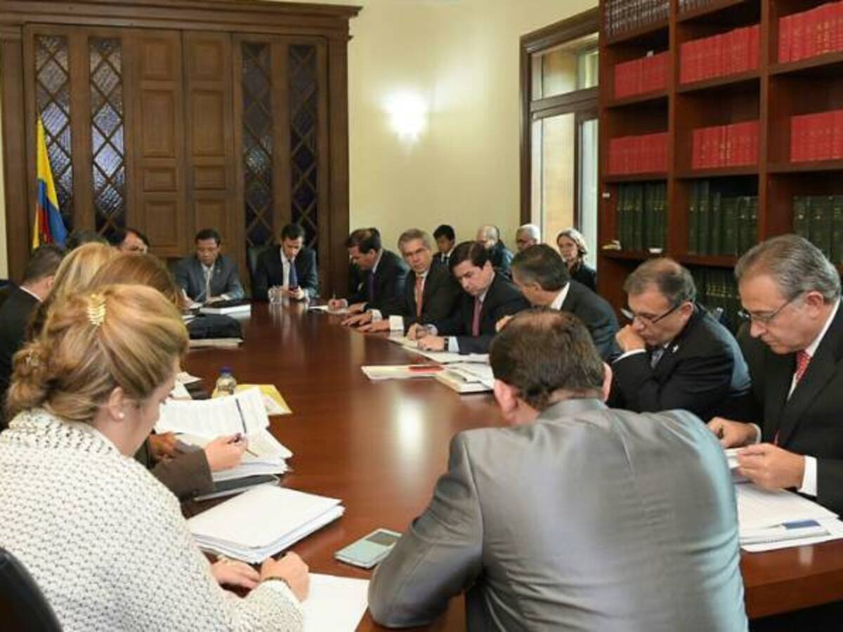 Empezó última reunión entre Gobierno y líderes del No