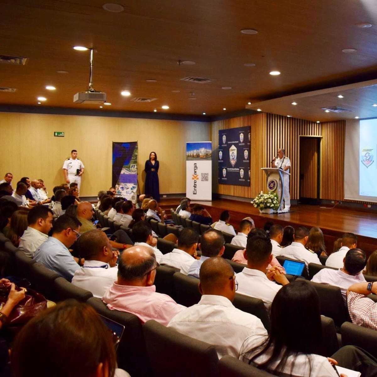 Cartagena realiza Primer Simposio sobre Proyectos de Importación de Gas Natural Licuado