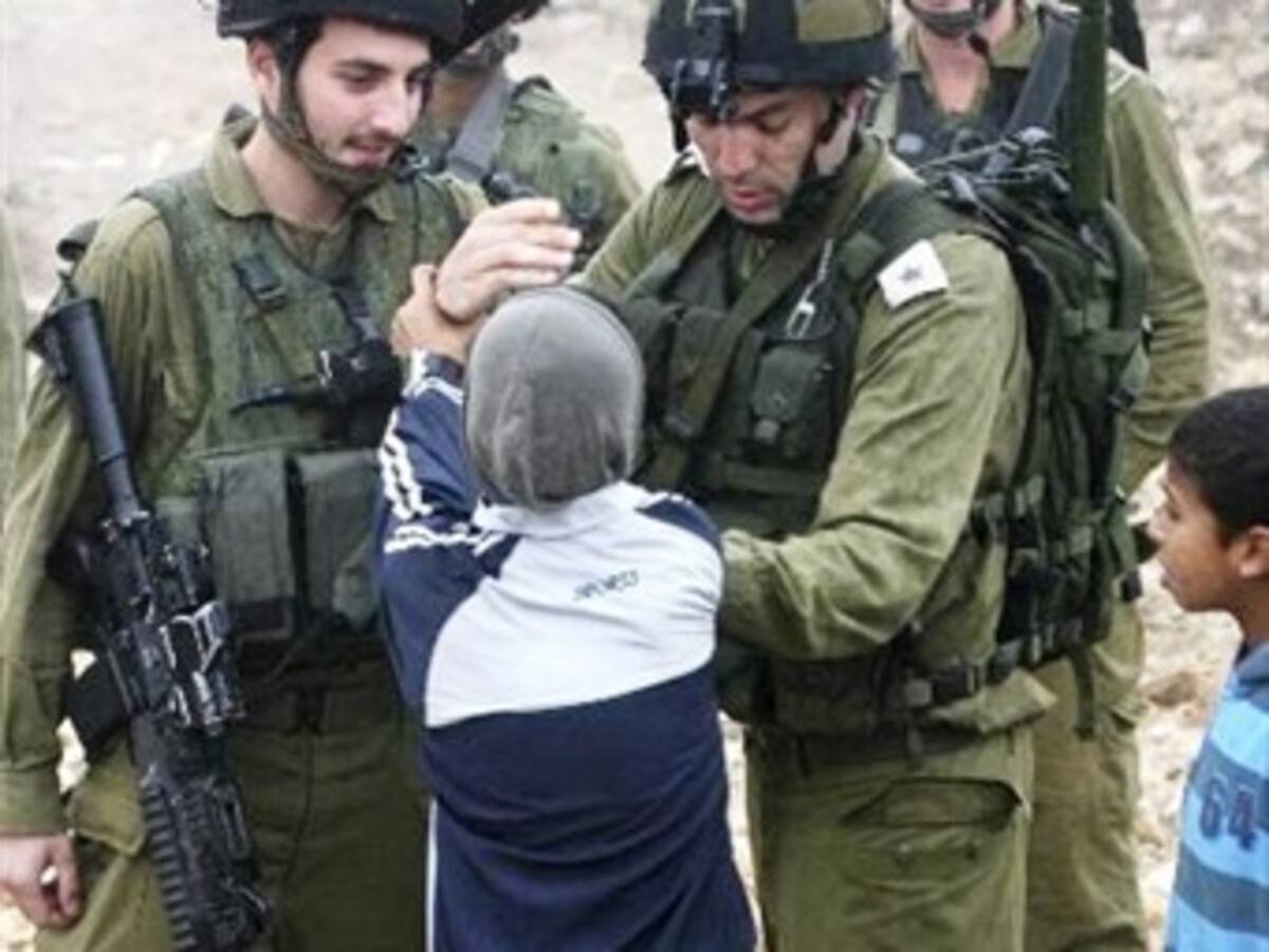 Polémica por agresión de un policía israelí a un niño palestino en zona de frontera