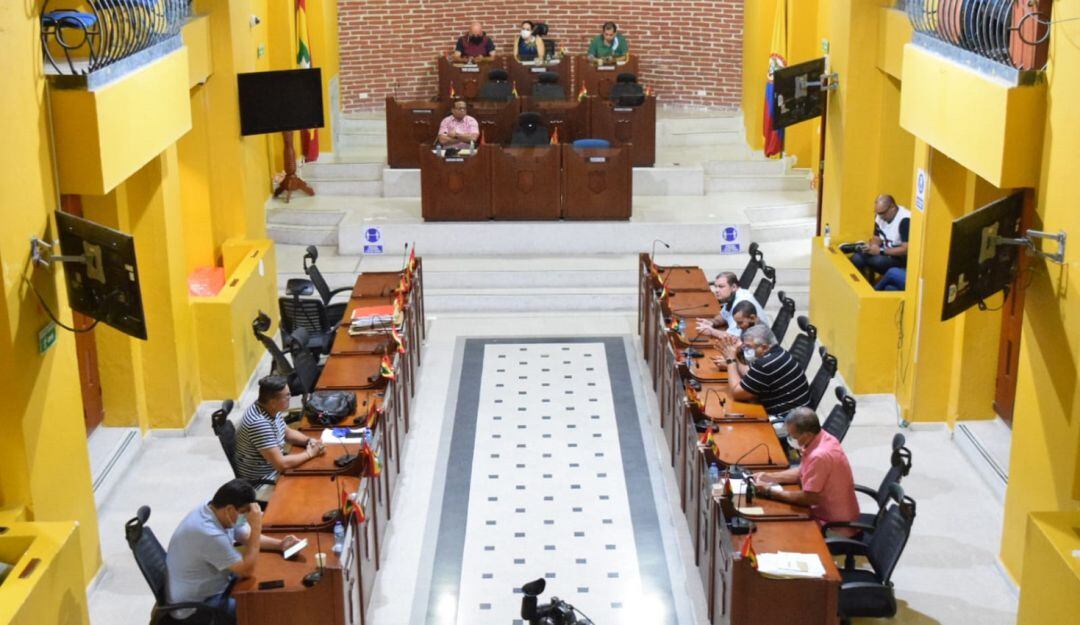 Según la corporación edilicia, cada día se ven nuevas estructuras construidas en espacio público con la indiferencia de las autoridades