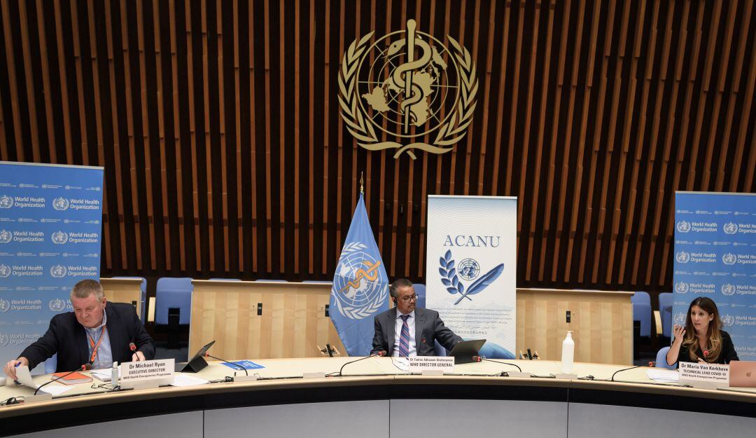 Directivos de la Organización Mundial de la Salud entregan información sobre el coronavirus a nivel global. 