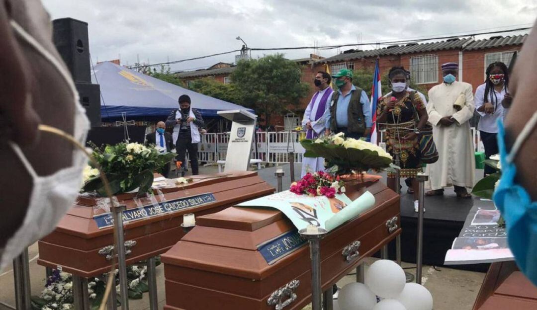 Imagen del funeral de los cinco adolescentes en Llano Verde en el 2020