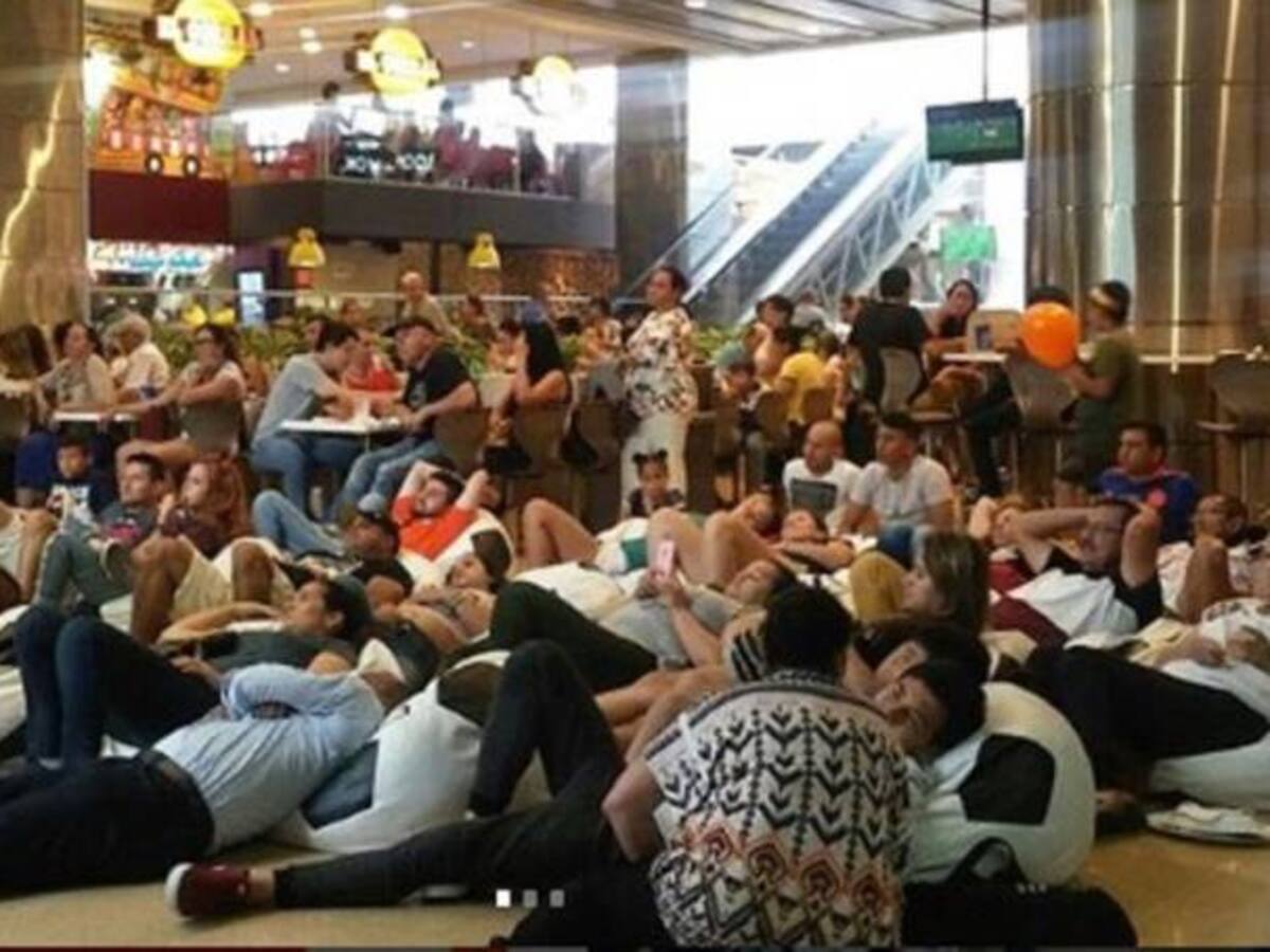 C. comercial de Ibagué habilita pantallas para ver el partido de Colombia