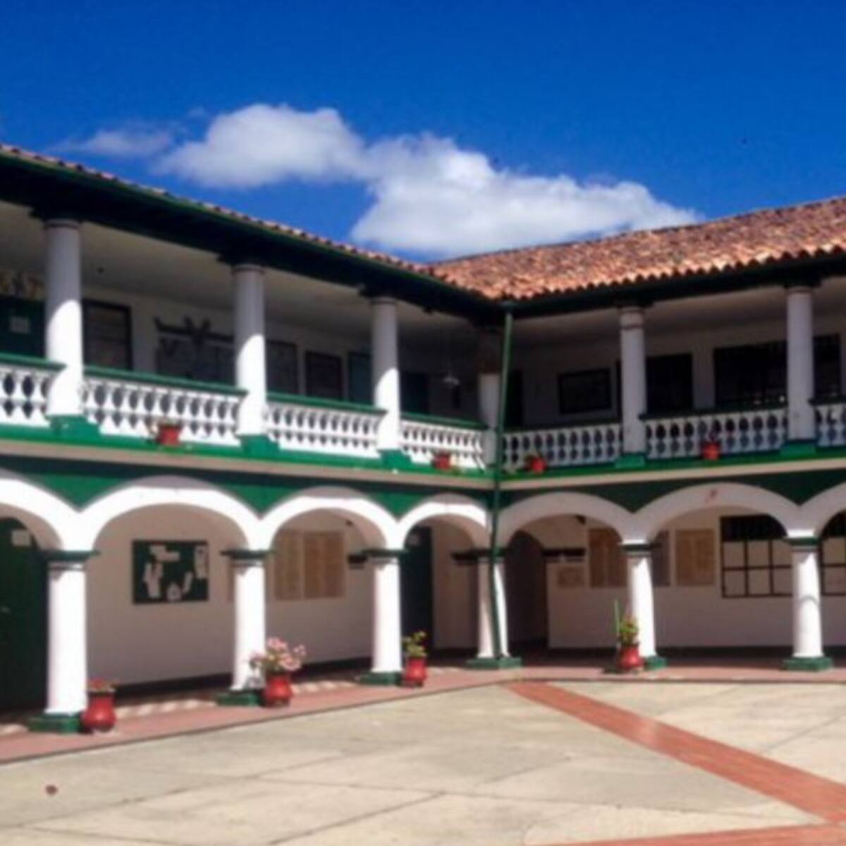 Separan del cargo a docente por presuntos abusos sexuales en Vélez