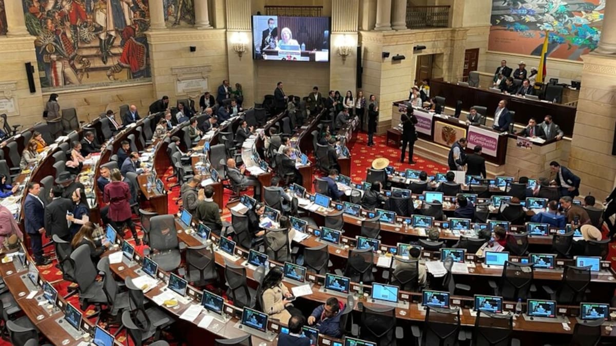 “A los 18 años solo pensaba en rumba, mujeres y sexo”, confiesa congresista uribista