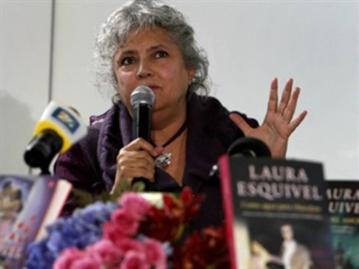 Laura Esquivel celebra 25 años de "Como agua para chocolate"