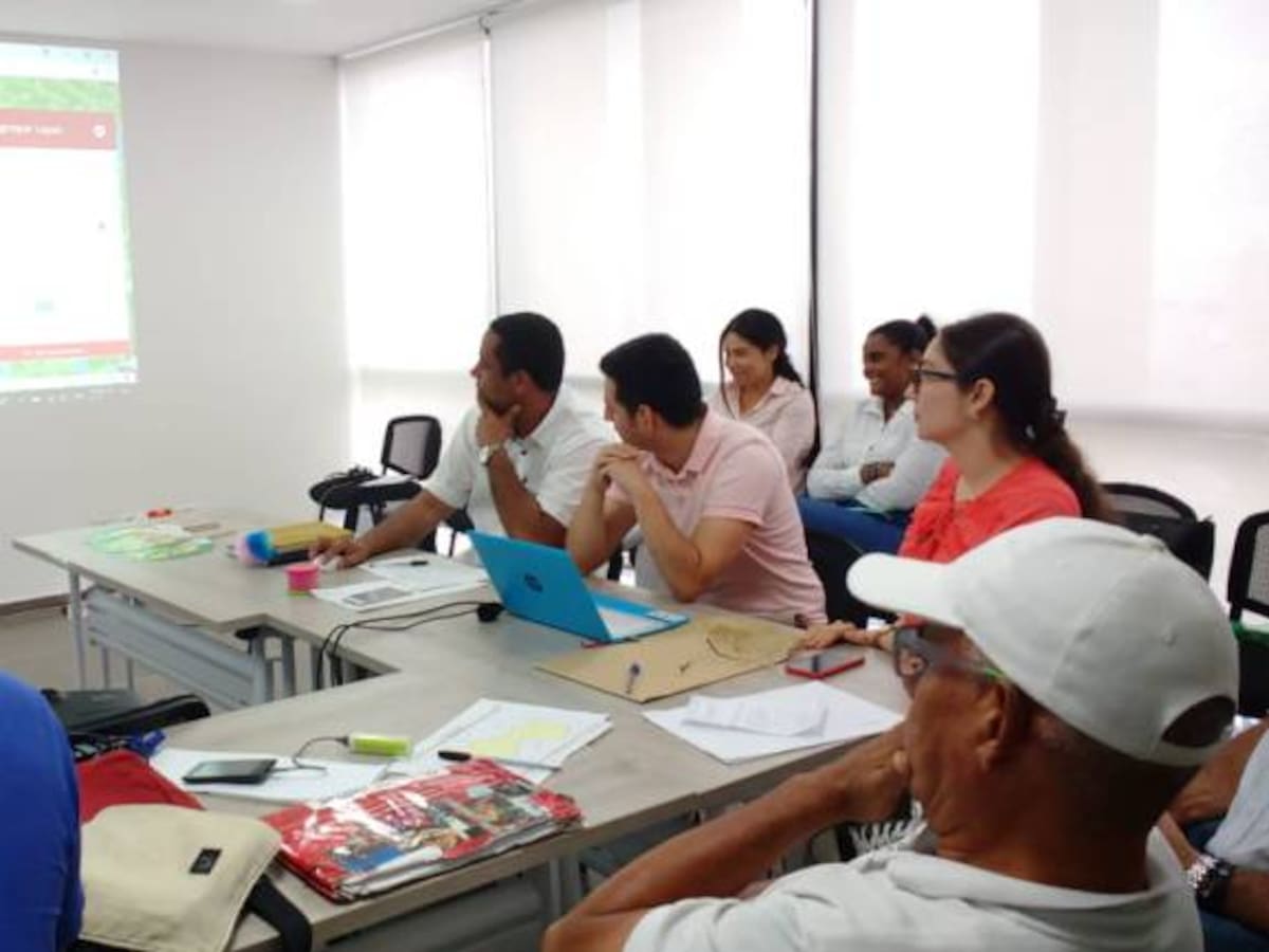 Intensifican capacitaciones sobre construcciones ilegales en Cartagena