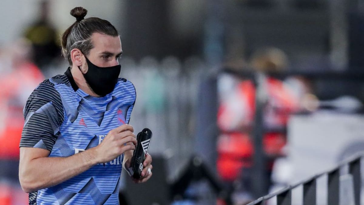 ¿Durmiendo? La polémica foto de Bale en medio del partido del Real Madrid