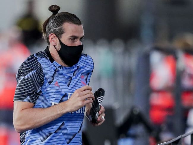 ¿Durmiendo? La polémica foto de Bale en medio del partido del Real Madrid