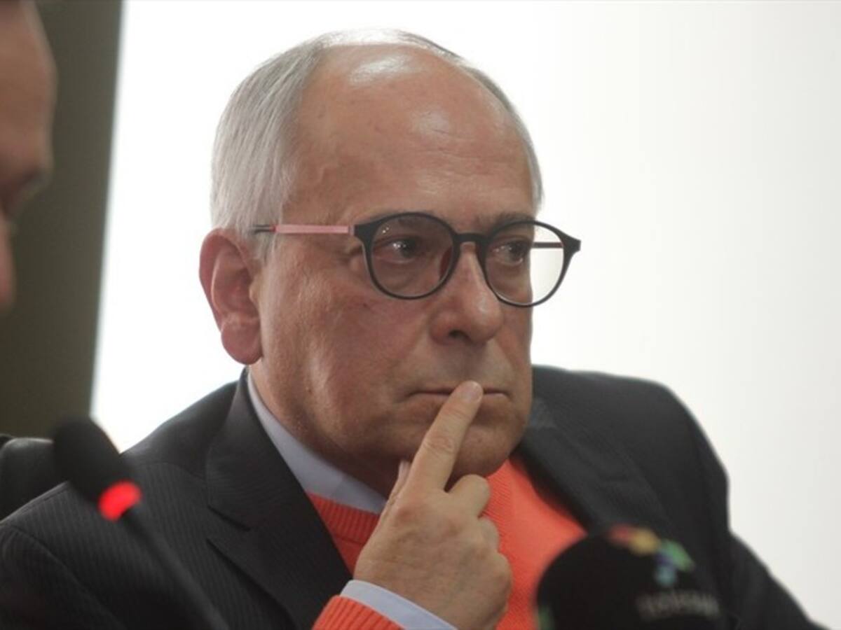 No me opongo a que la Ley de Víctimas amplíe su vigencia: José Obdulio Gaviria