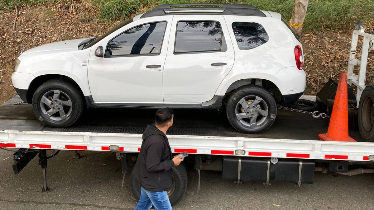 Encontraron un cuerpo embolsado en un carro con un letrero que decía: “Por mirar lo ajeno”